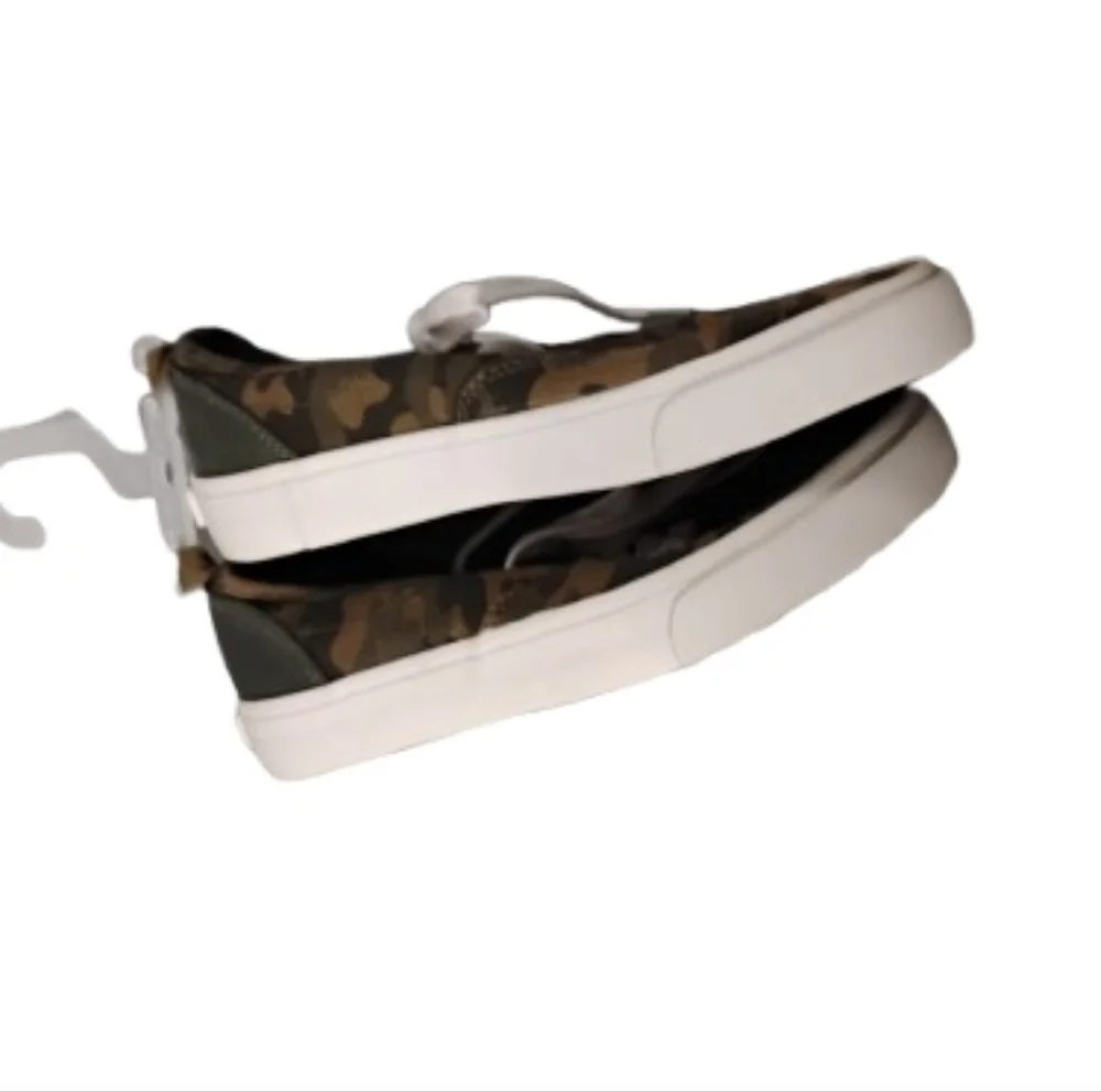 NWOT Old Navy Camo Print Canvas Sneakers Boys Sz 1